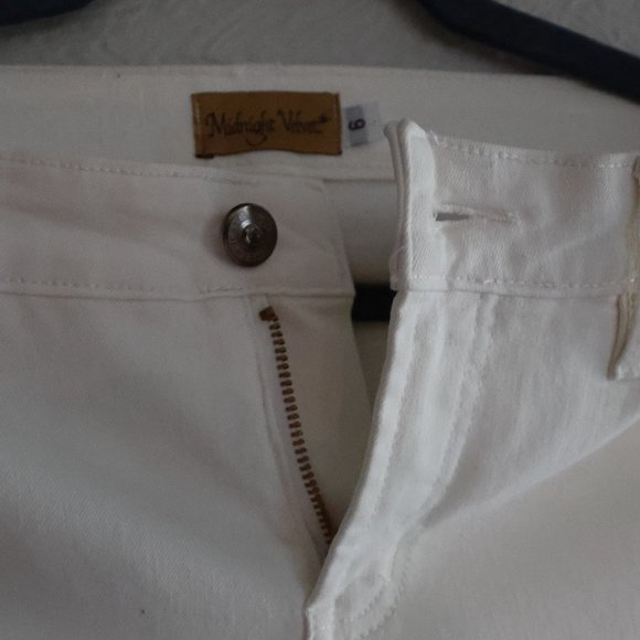 NWOT Midnight Velvet White Denim Pants with Sequin Appliqué - Size 6 - Picture 9 of 13